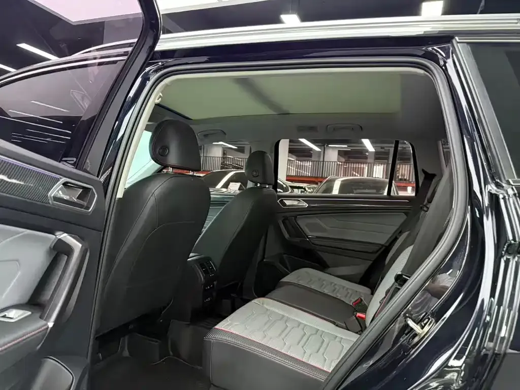 Volkswagen Tiguan L — фото 4