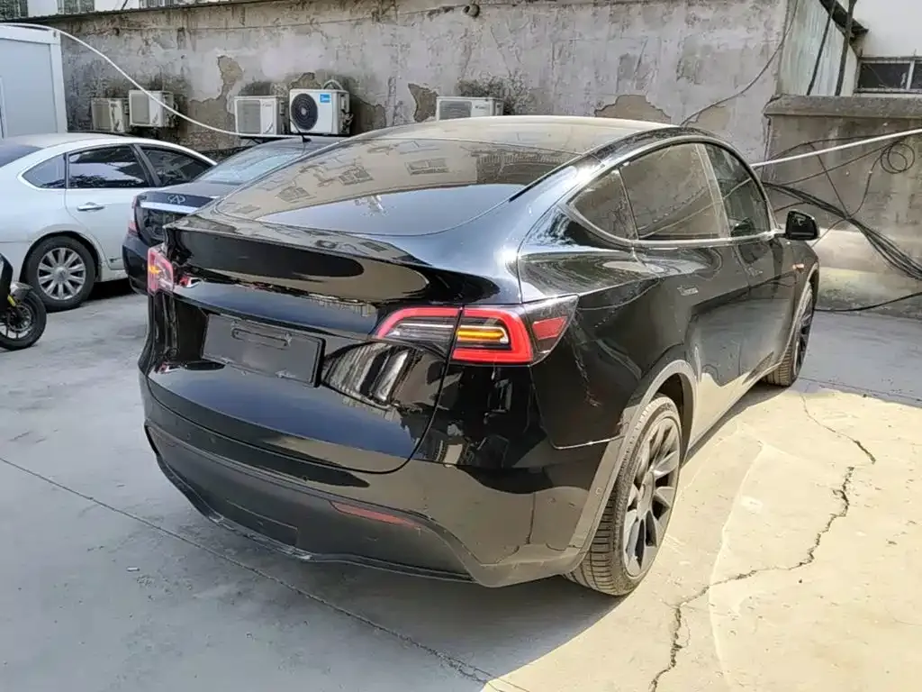 Tesla Model Y — фото 5