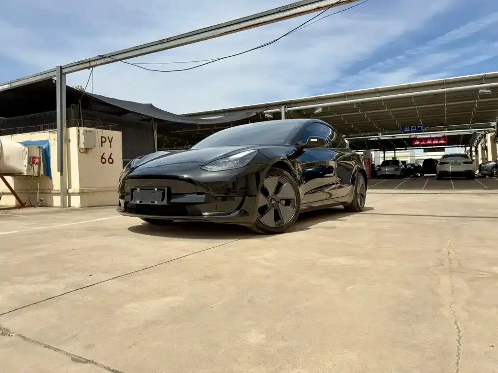 Tesla Model 3 — фото 1
