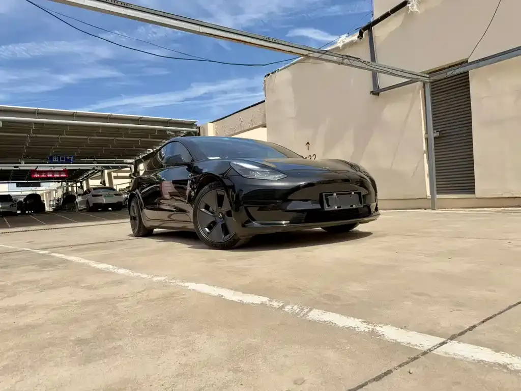 Tesla Model 3 — фото 9