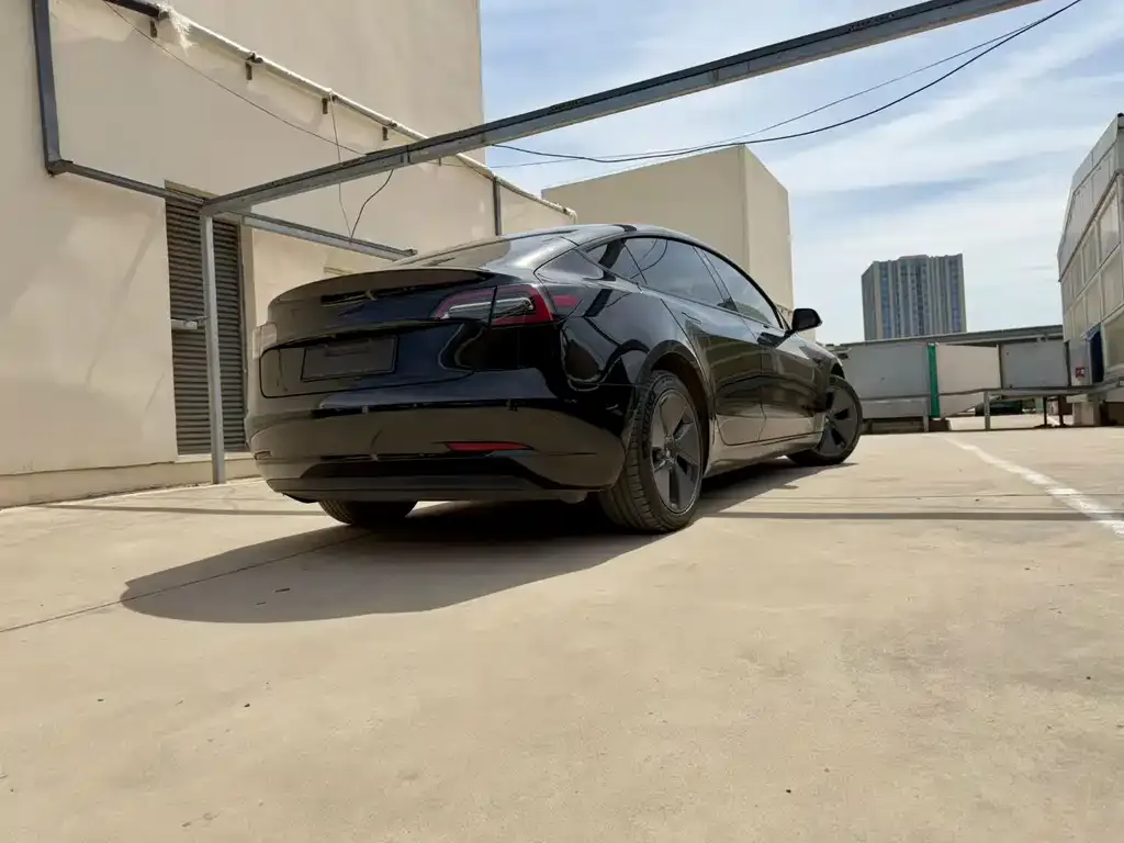 Tesla Model 3 — фото 5