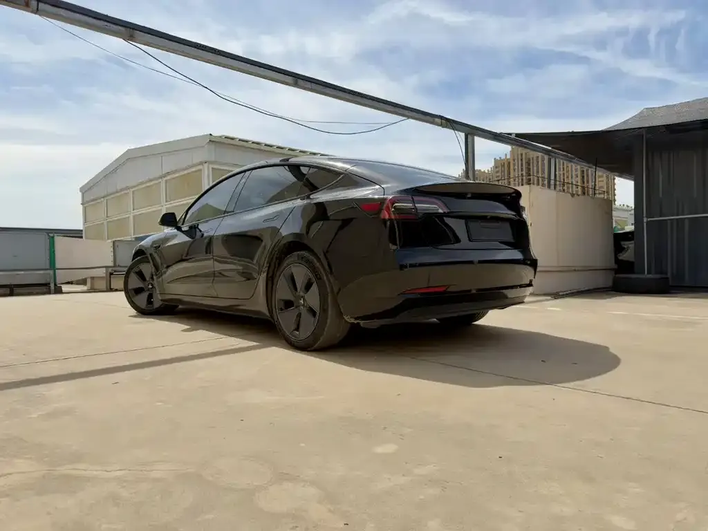Tesla Model 3 — фото 2