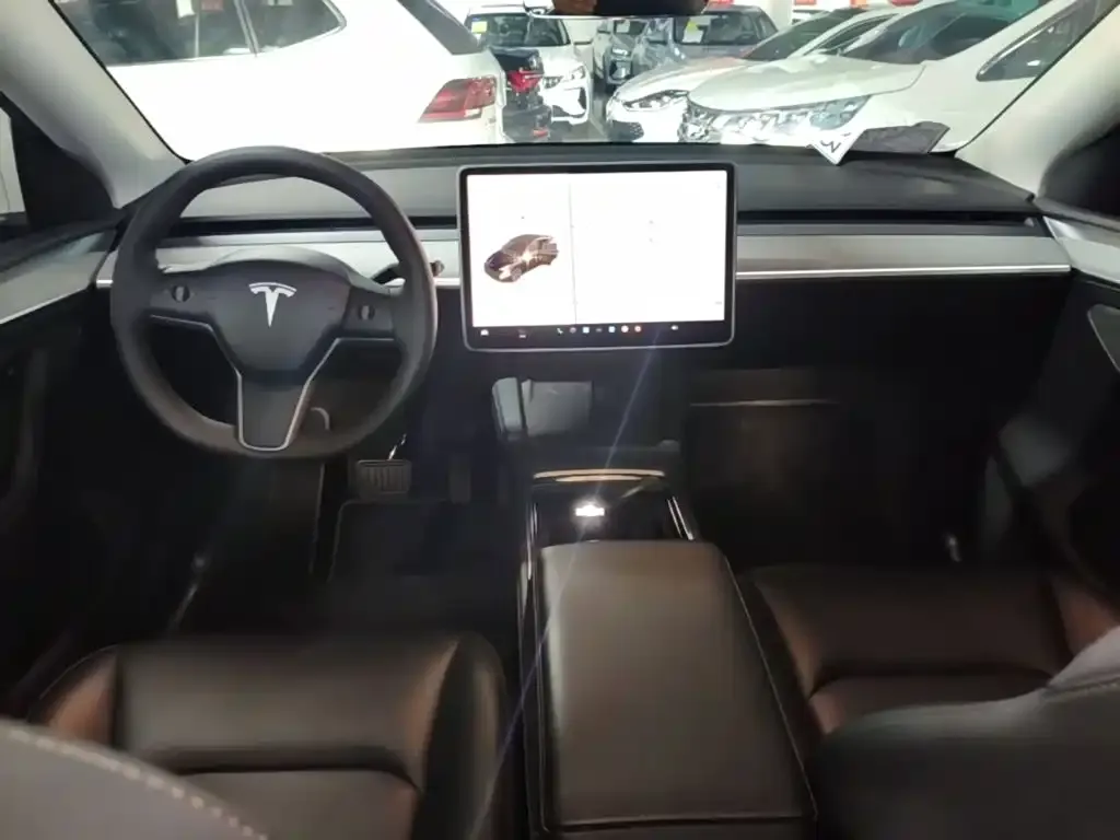 Tesla Model Y — фото 5