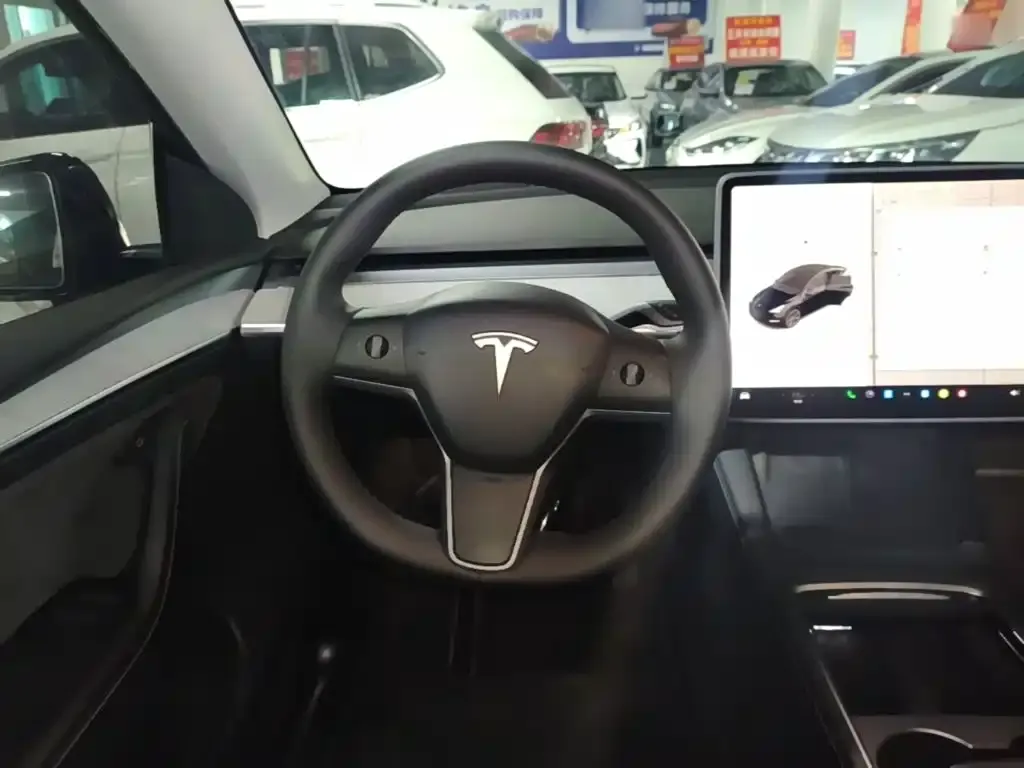 Tesla Model Y — фото 3