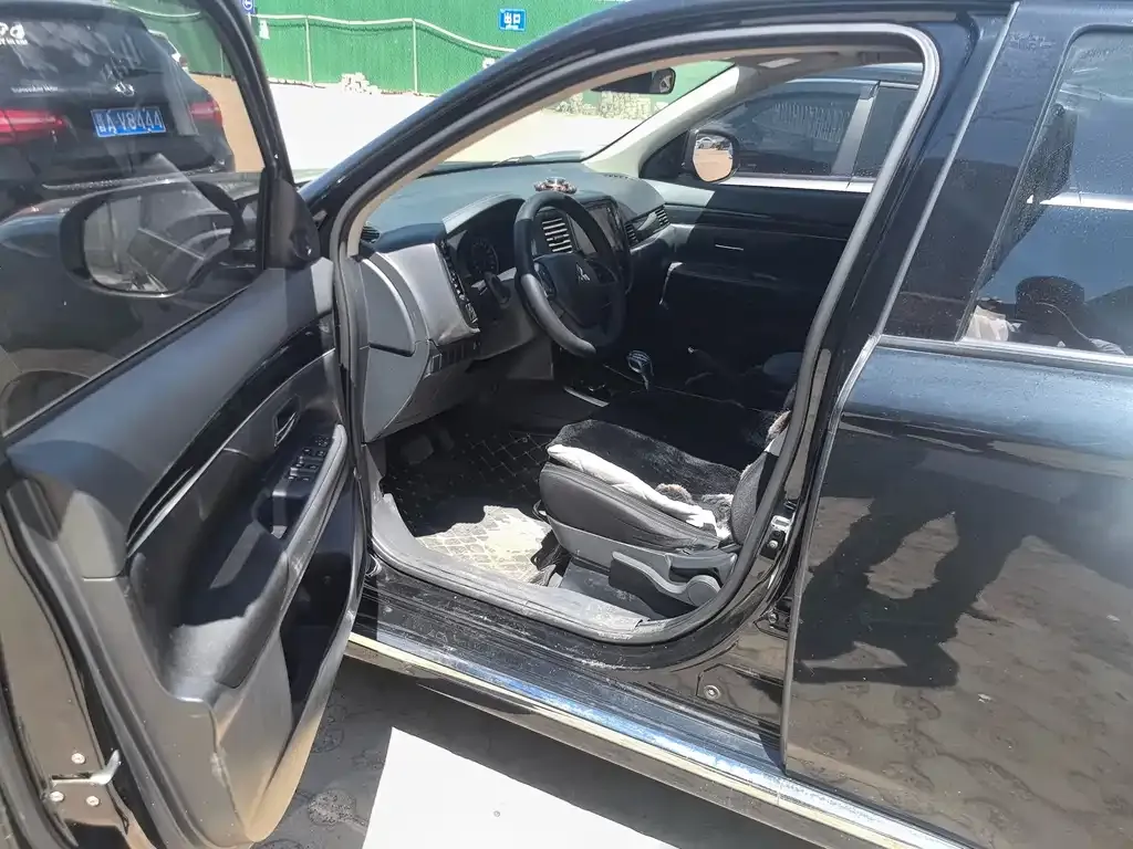 Mitsubishi Outlander 2022 из CN, фото 6
