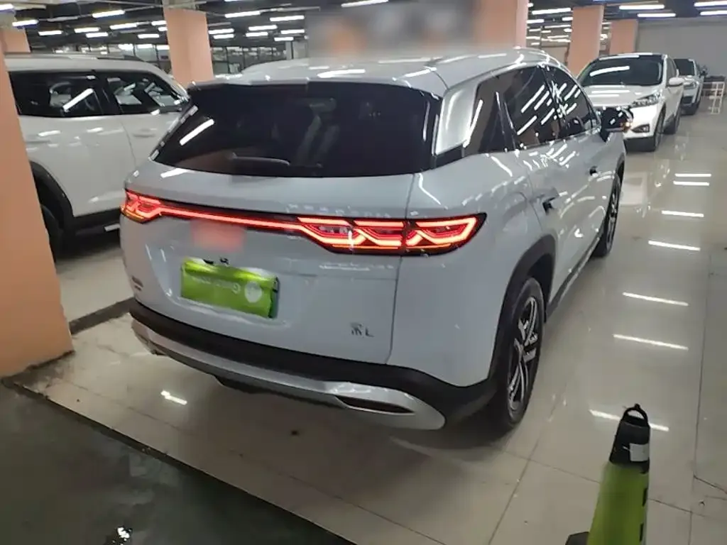 BYD L DM-i — фото 4