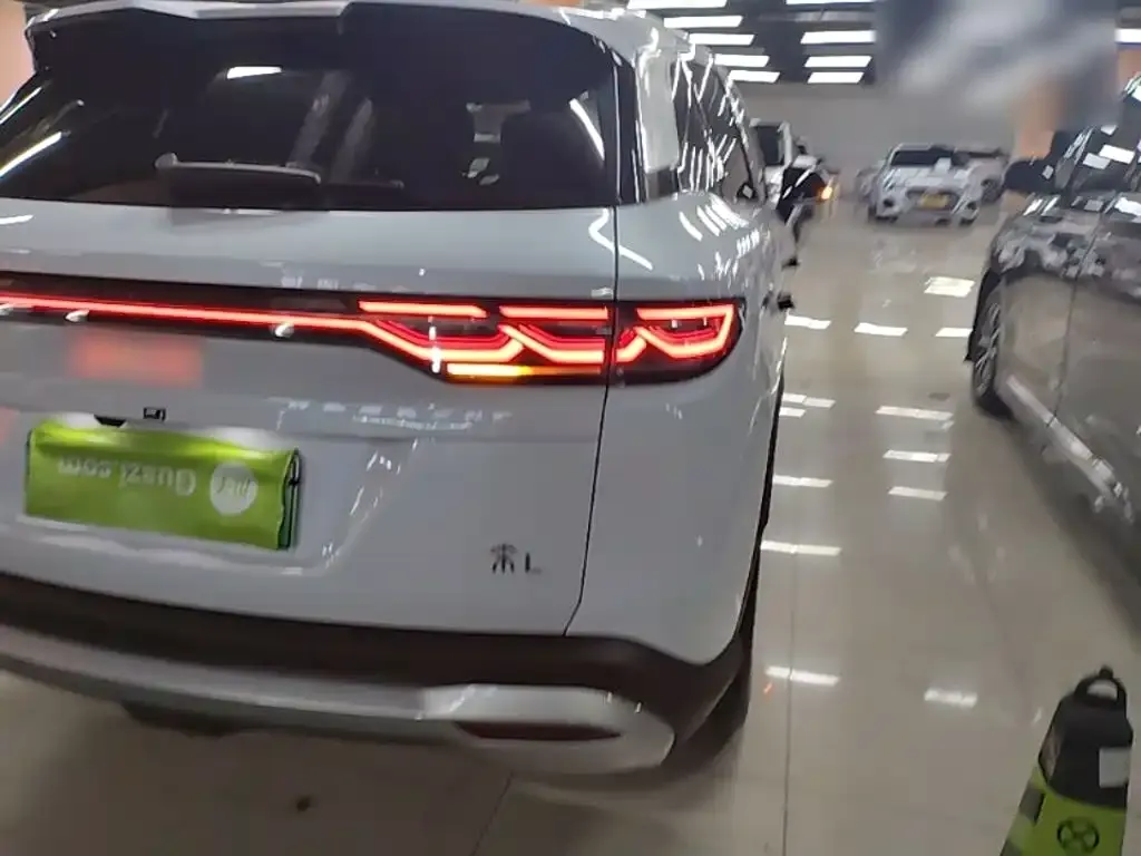 BYD L DM-i — фото 3