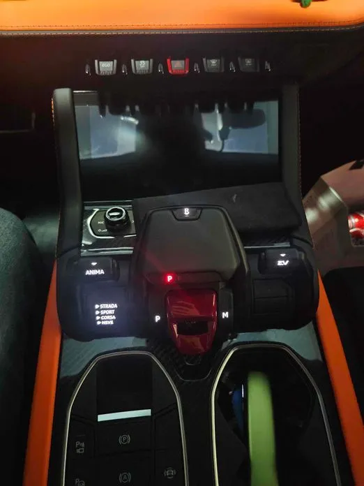 Lamborghini Urus 2025 из KR, фото 4