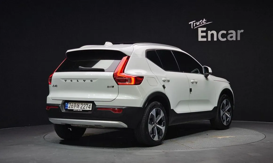 Volvo XC40 — фото 7