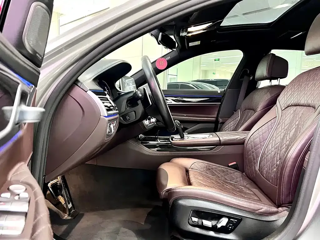 BMW 7 Series 2021 из CN, фото 9