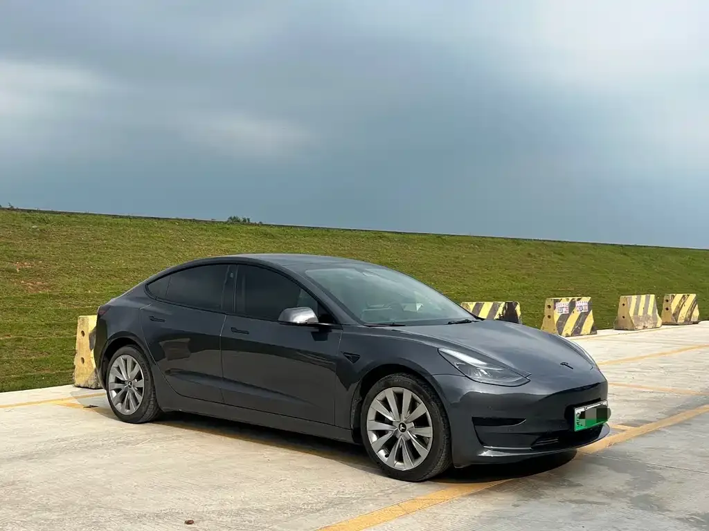Tesla Model 3 — фото 9