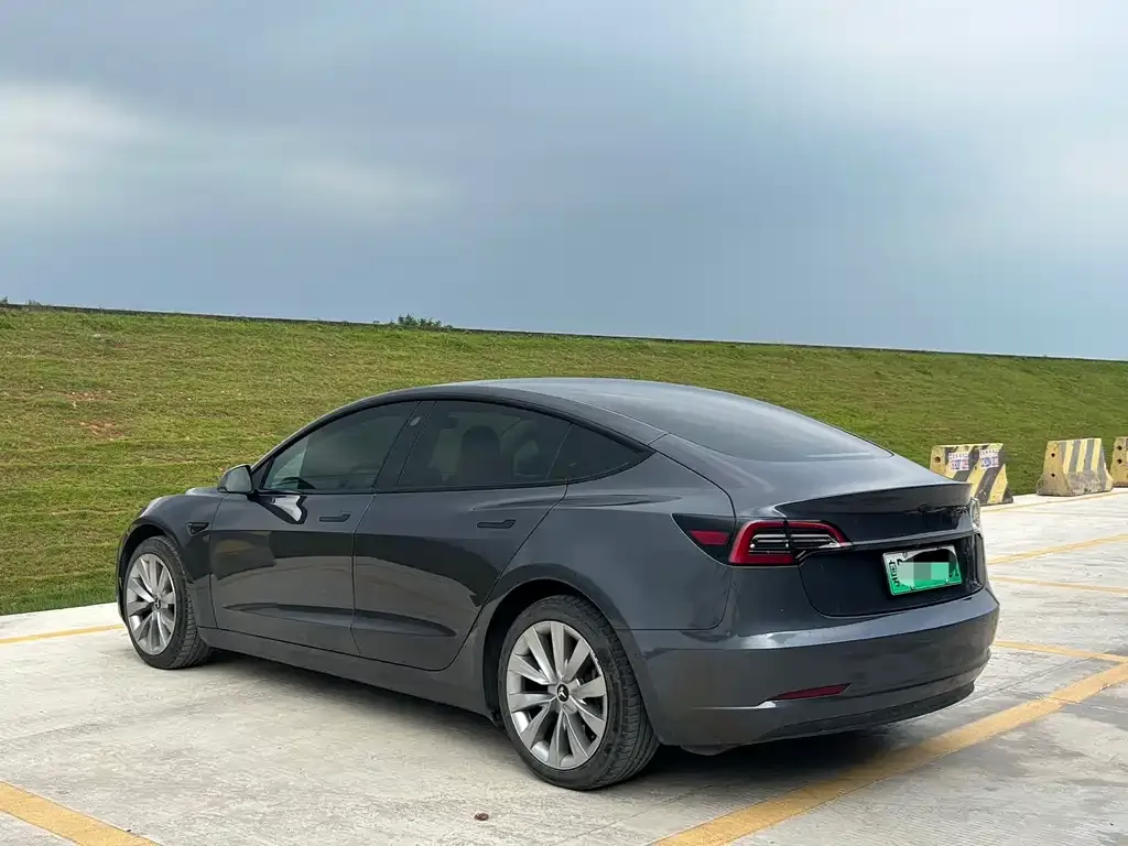 Tesla Model 3 — фото 6