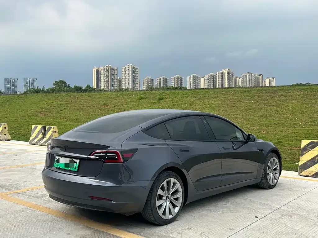 Tesla Model 3 — фото 10