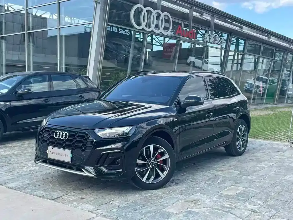 Audi Q5L — фото 1