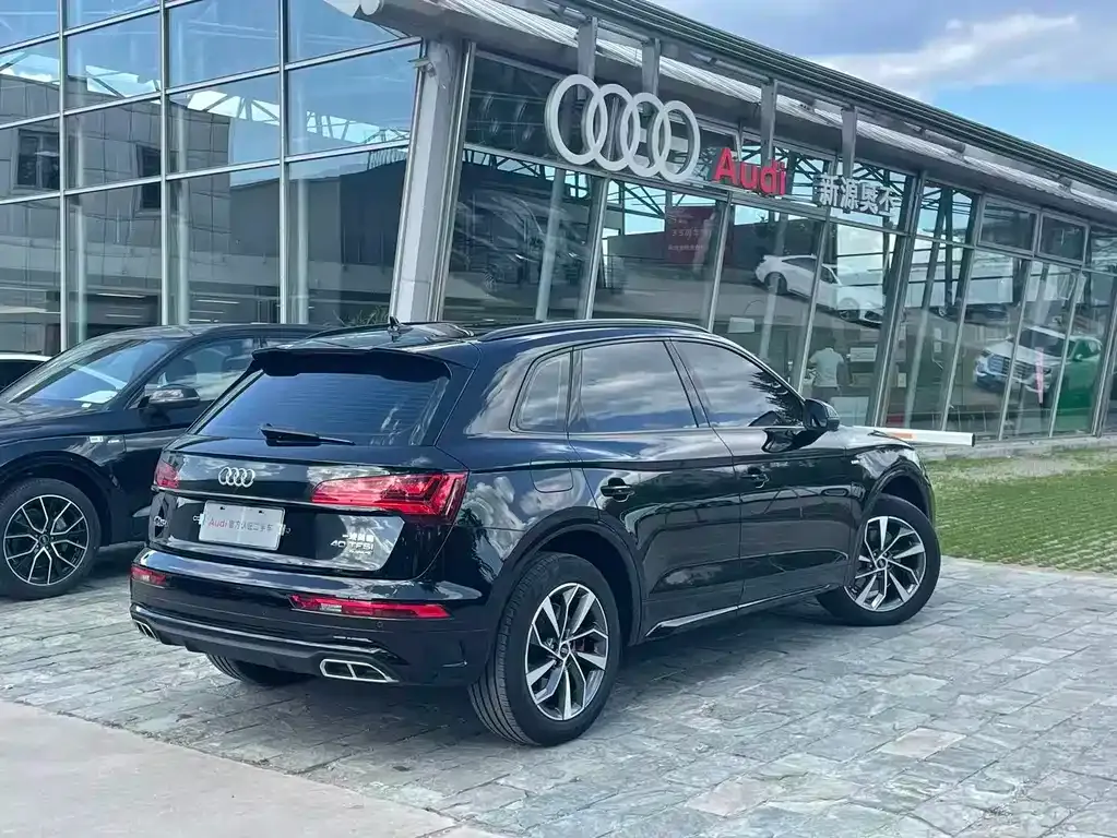 Audi Q5L — фото 10