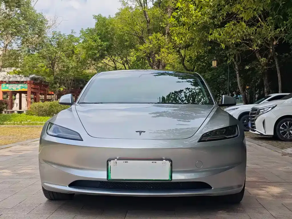 Tesla Model 3 — фото 8