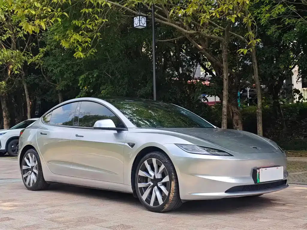 Tesla Model 3 — фото 9