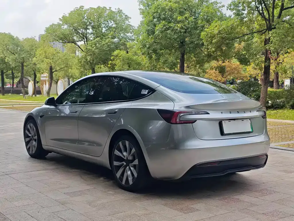 Tesla Model 3 — фото 6