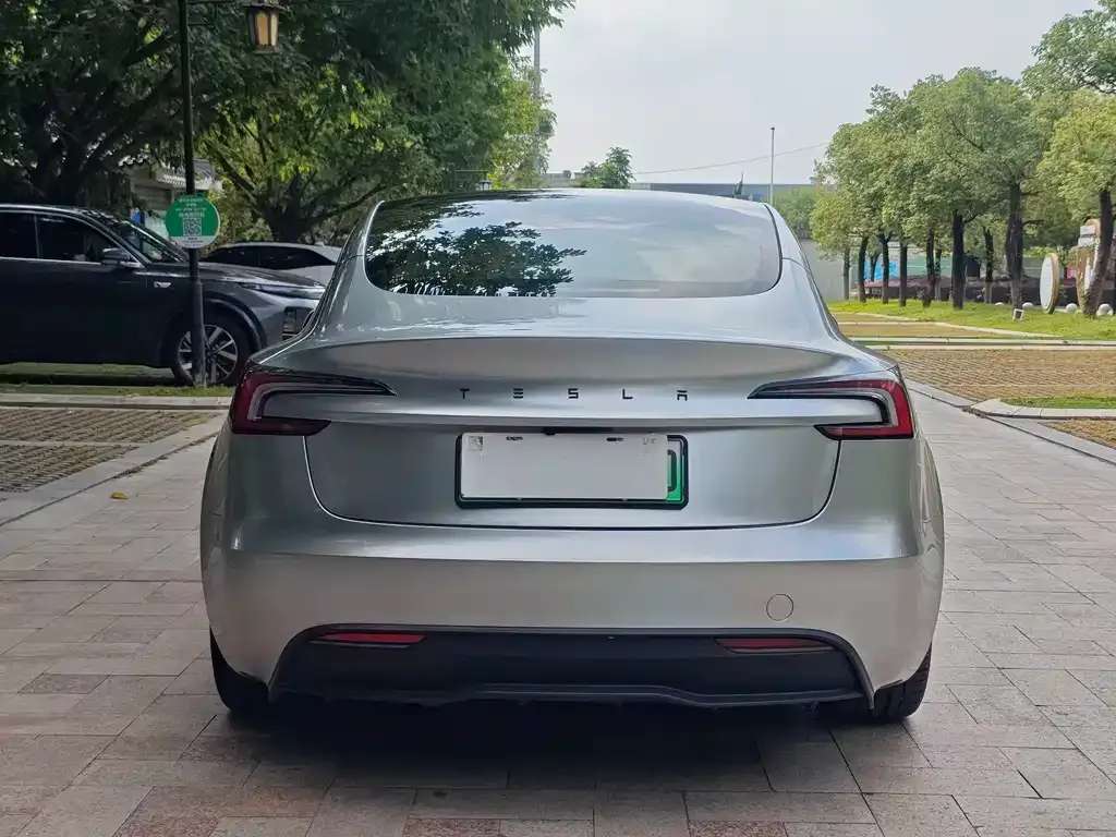 Tesla Model 3 — фото 5