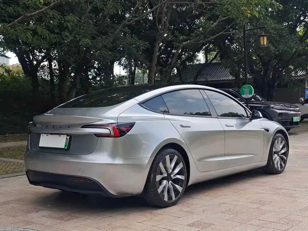 Tesla Model 3 — фото 7