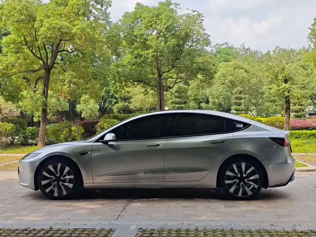 Tesla Model 3 — фото 10