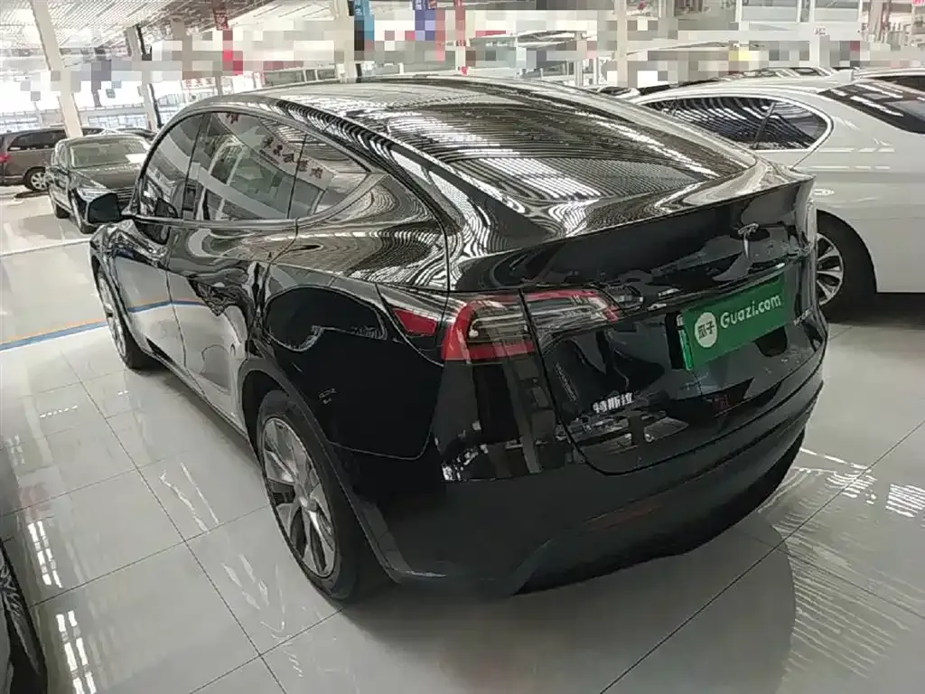Tesla Model Y — фото 8