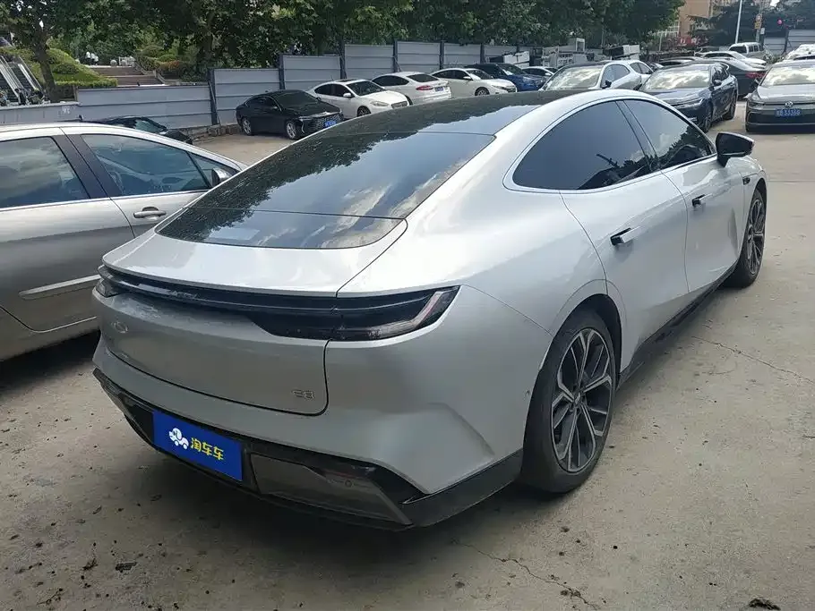 Geely Galaxy E8 — фото 10