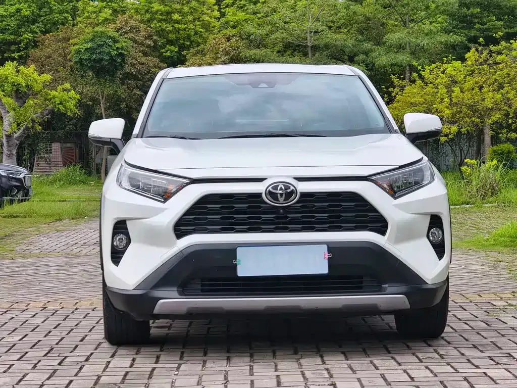 Toyota RAV4 — фото 10