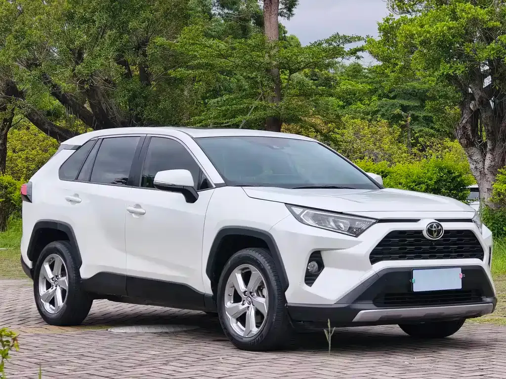 Toyota RAV4 — фото 8