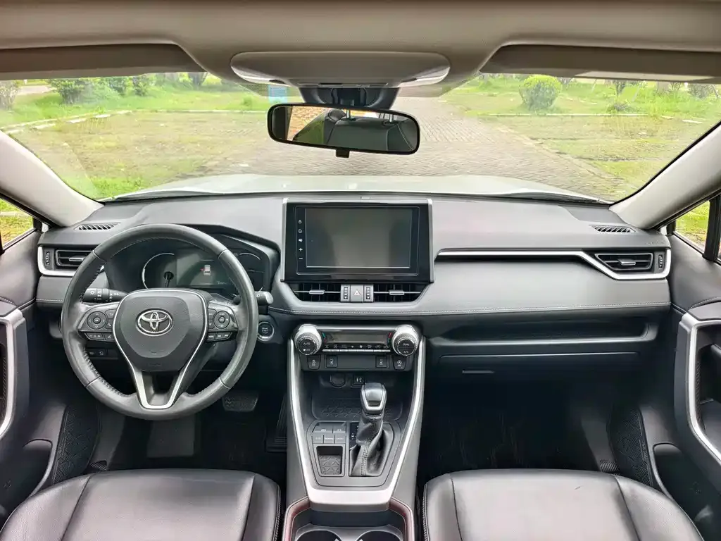 Toyota RAV4 — фото 3