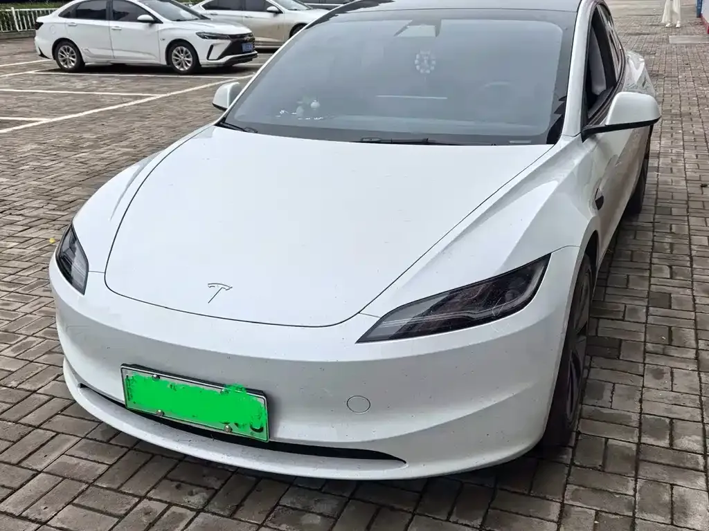 Tesla Model 3 — фото 1