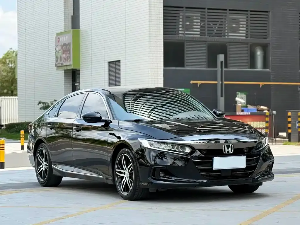 Honda Accord — фото 1