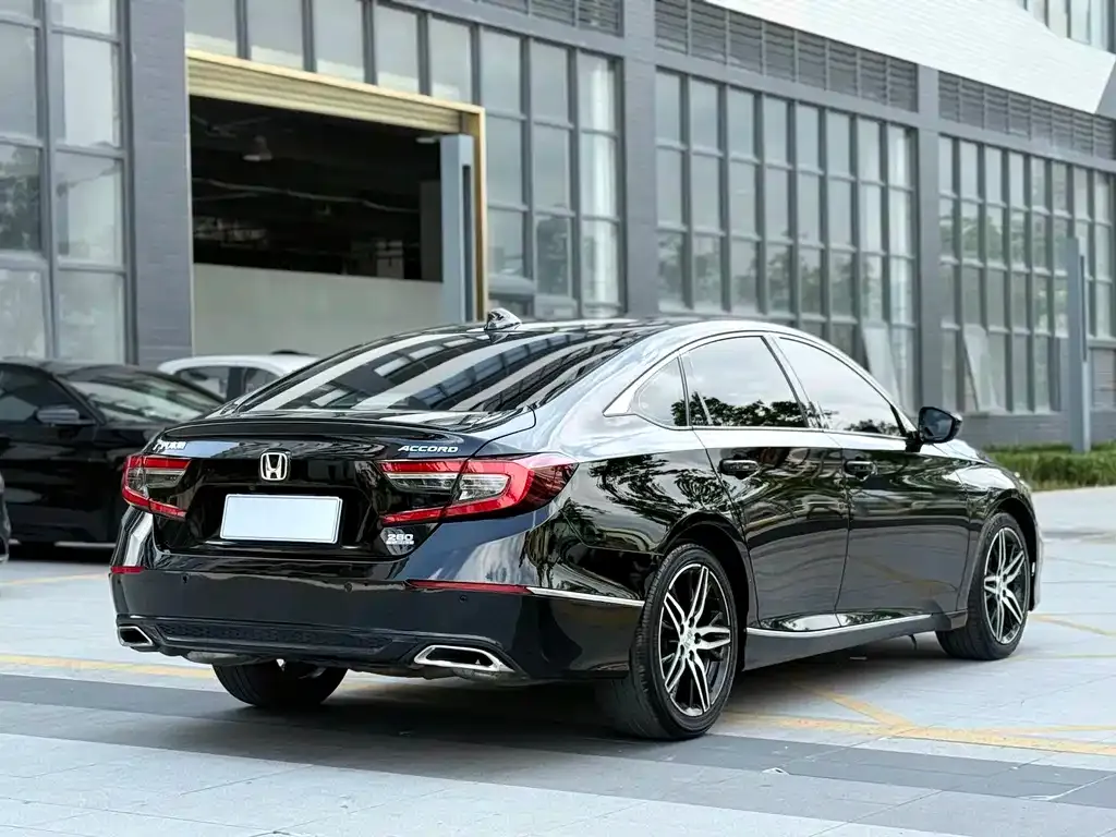 Honda Accord — фото 3