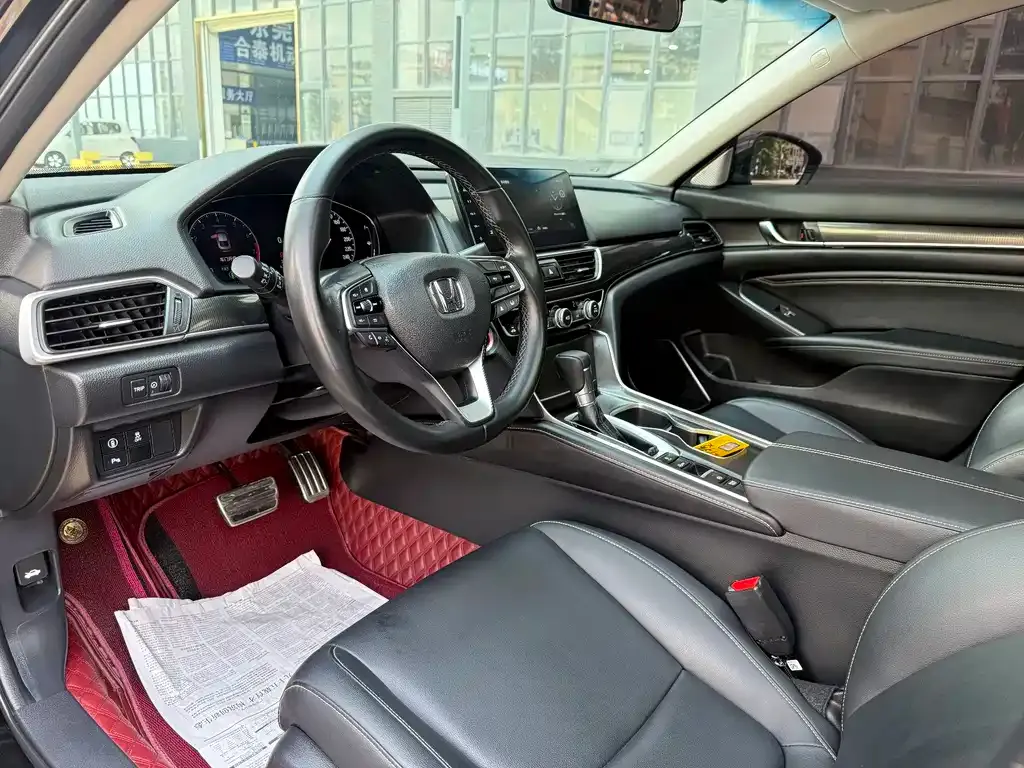 Honda Accord — фото 10