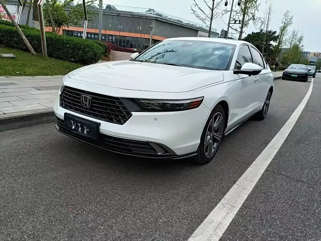 Honda Accord — фото 1