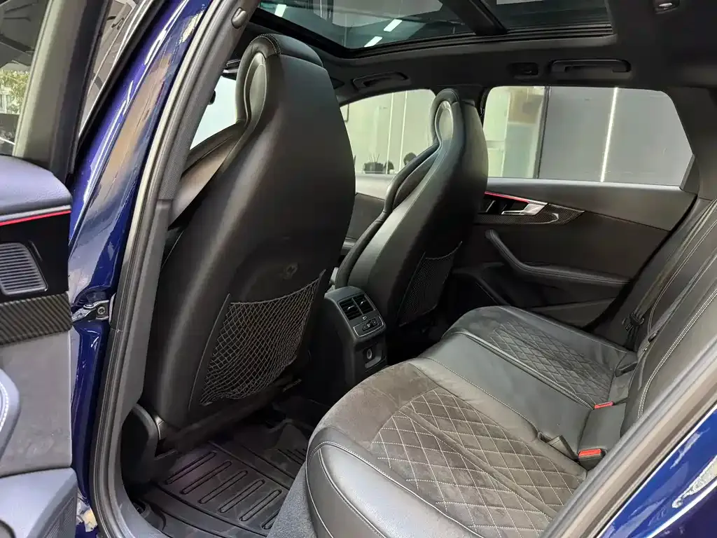 Audi RS 4 2021 из CN, фото 9