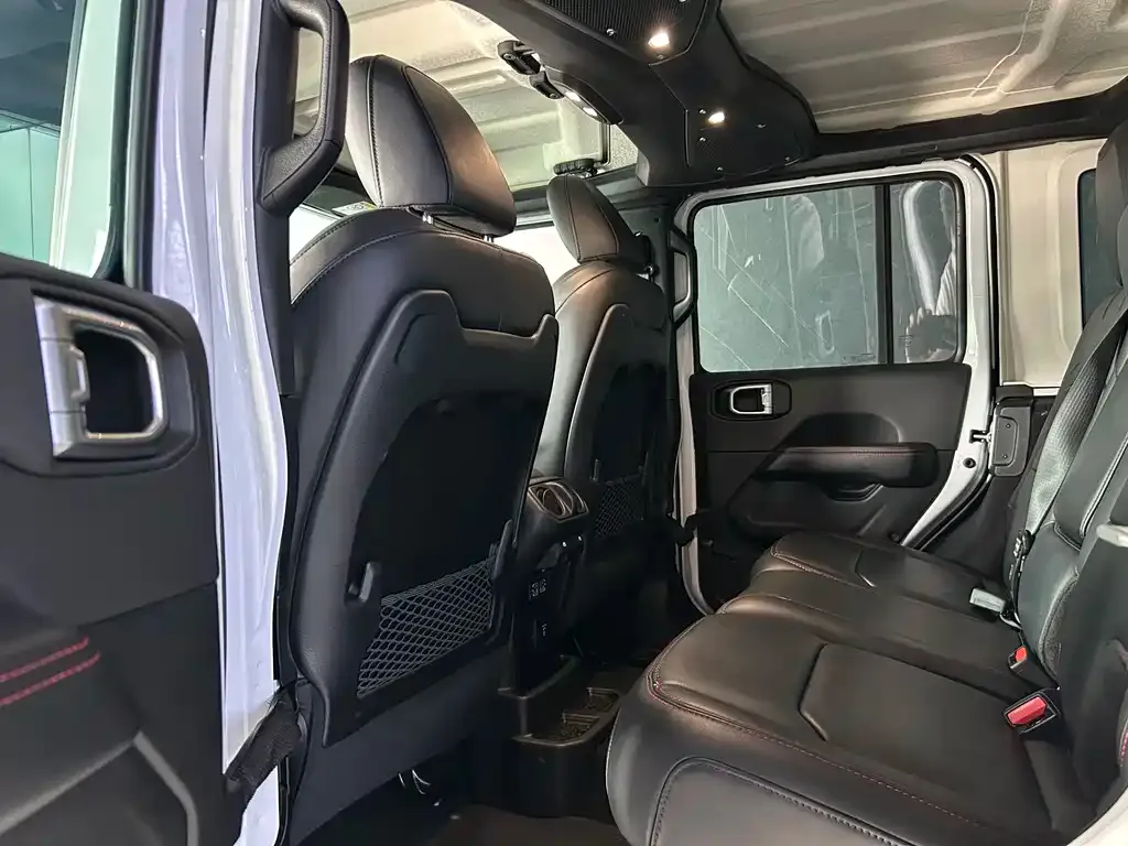 Jeep Wrangler — фото 2