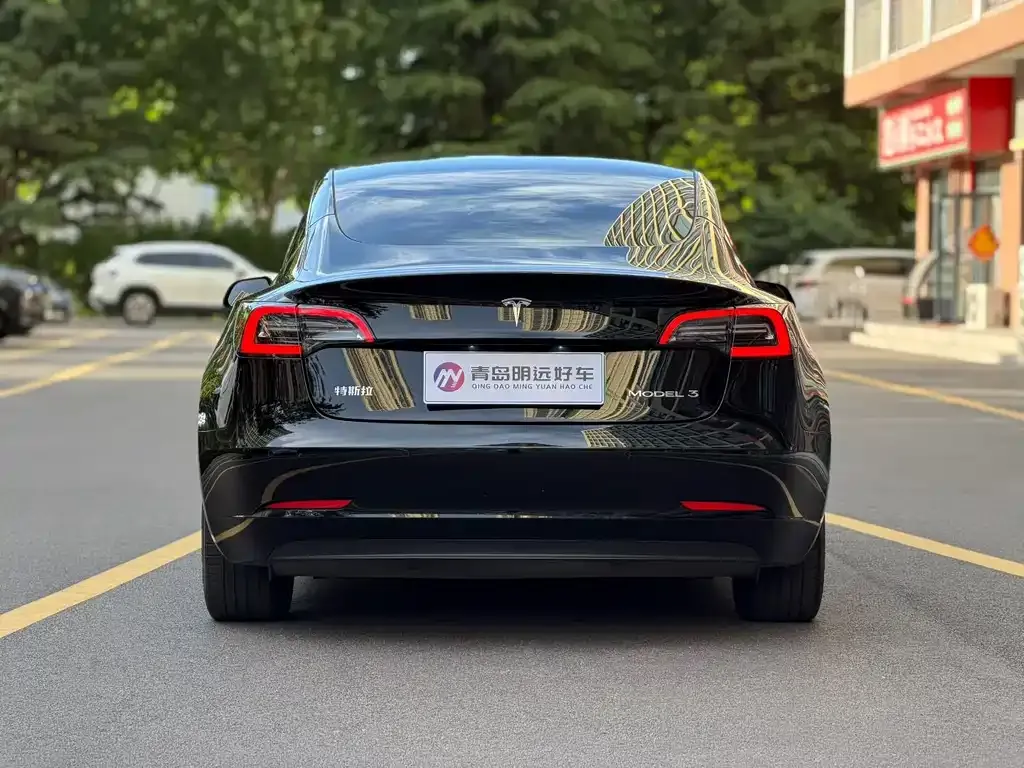 Tesla Model 3 — фото 7