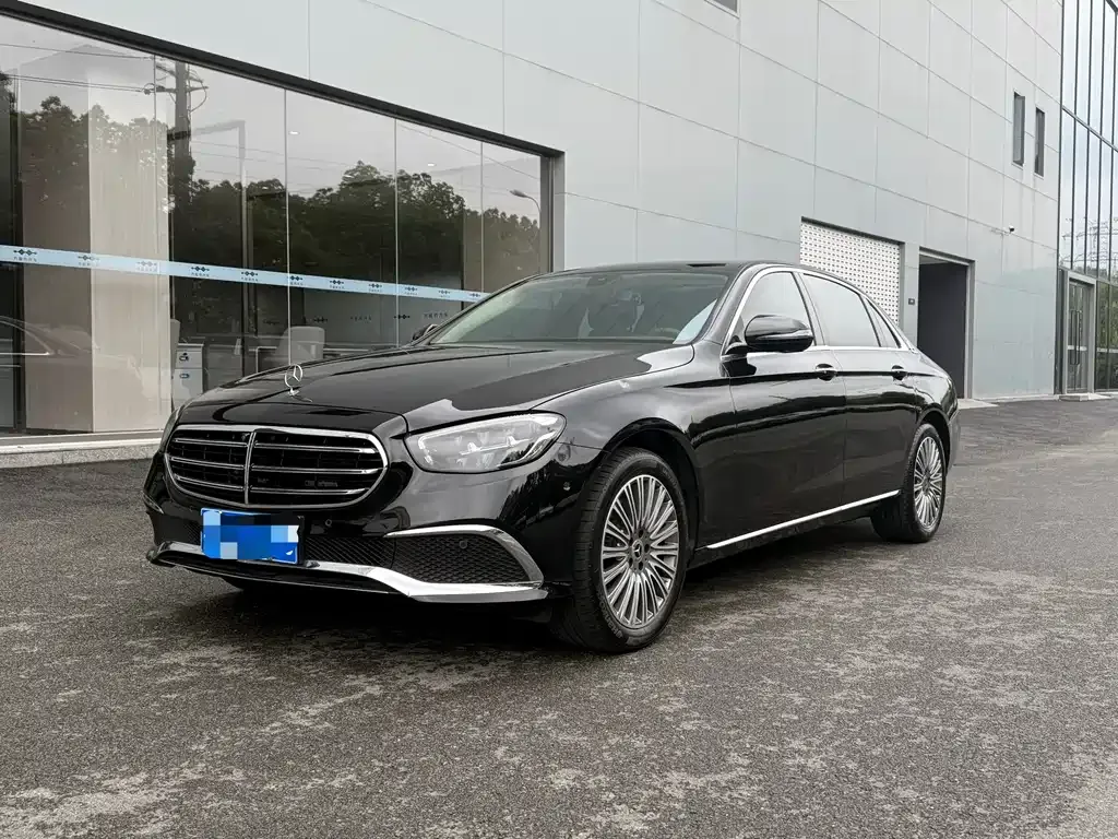 Mercedes-Benz E-Class — фото 1