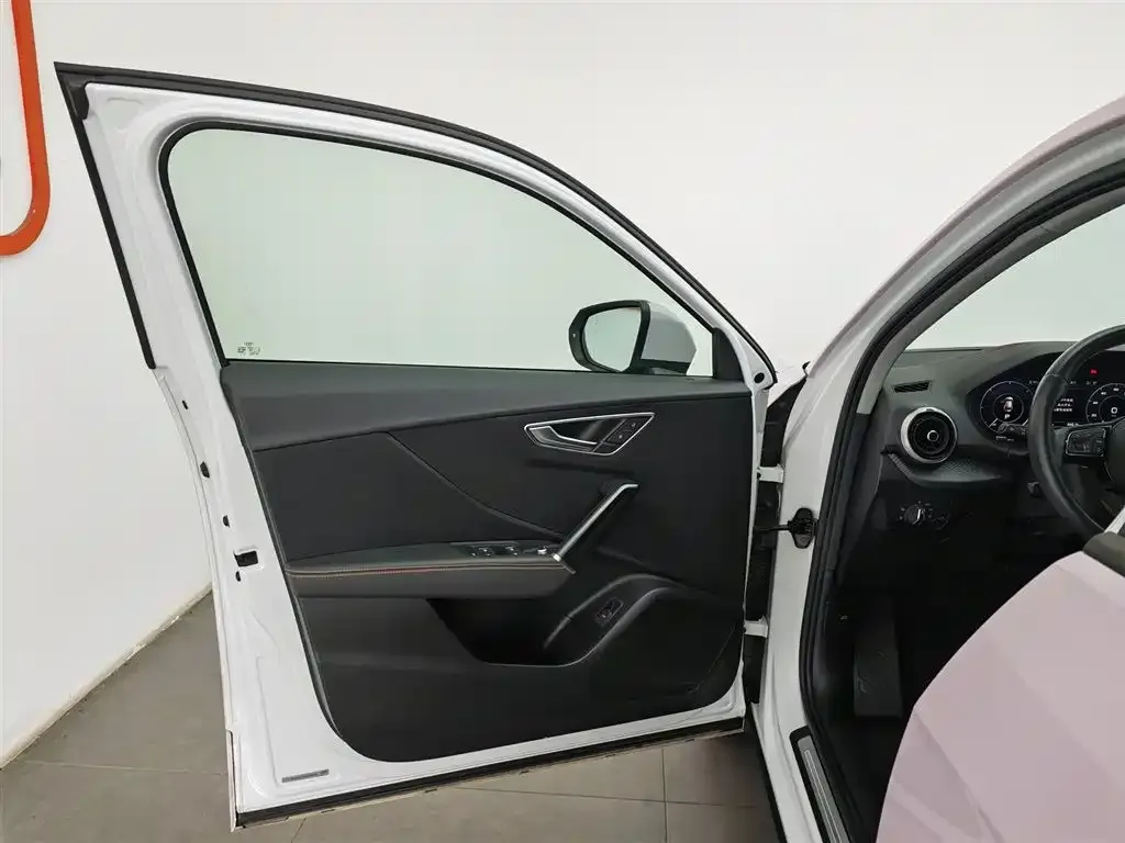 Audi Q2L e-tron 2022 из CN, фото 6