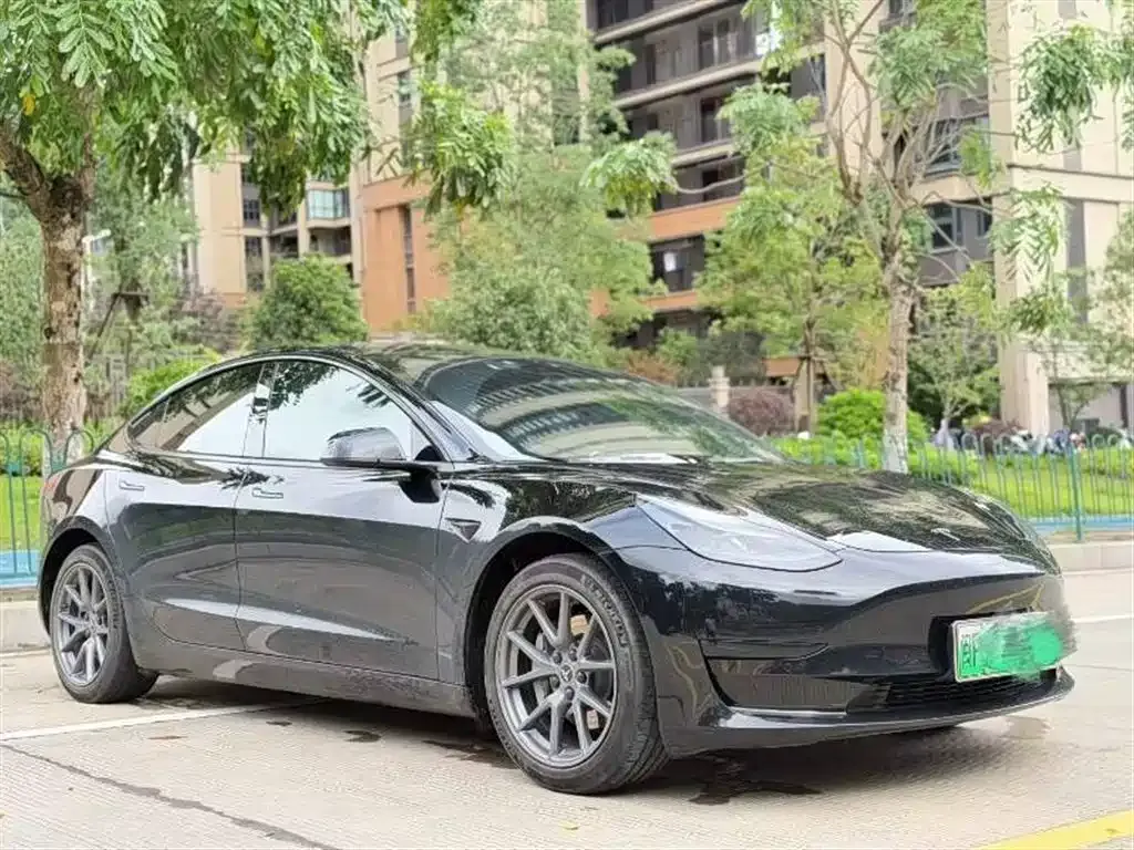 Tesla Model 3 — фото 8
