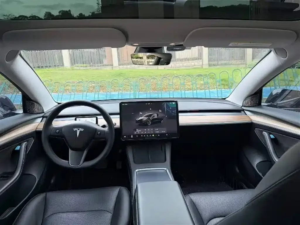 Tesla Model 3 — фото 5