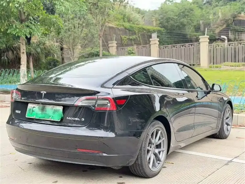 Tesla Model 3 — фото 6