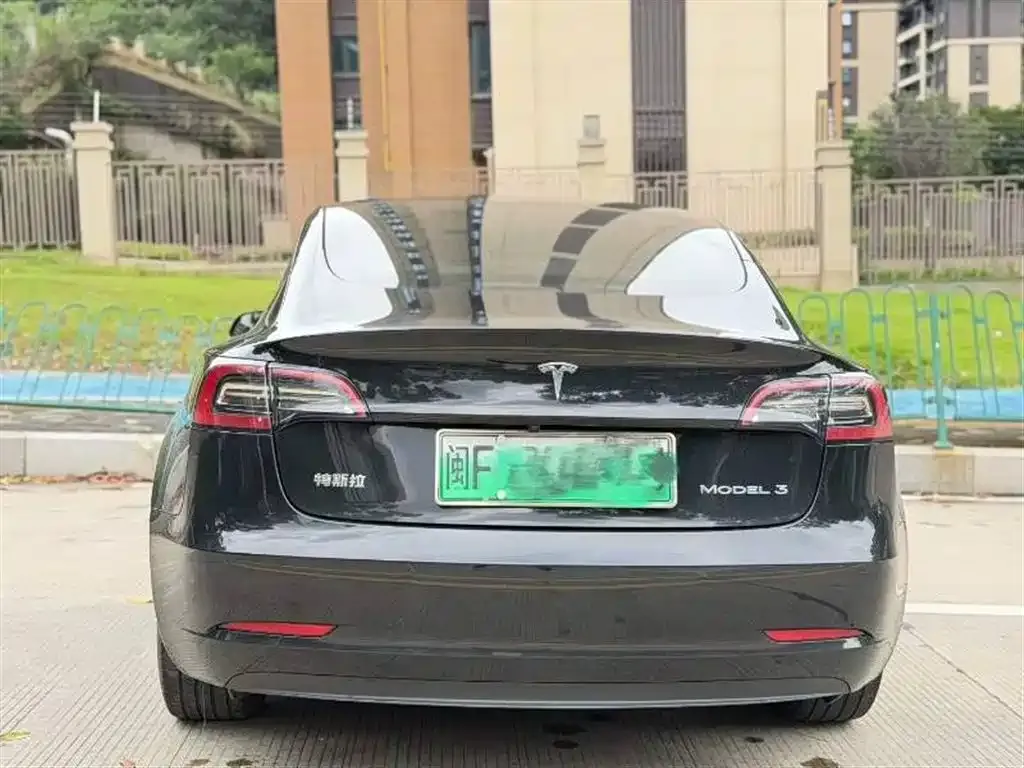 Tesla Model 3 — фото 7