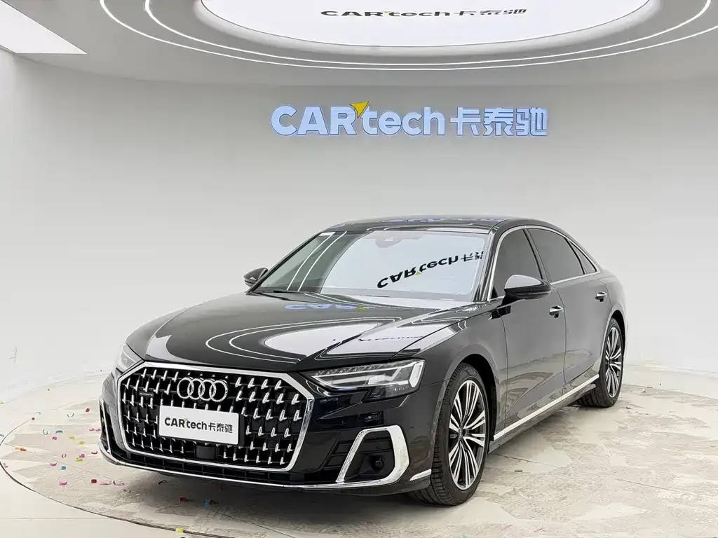 Audi A8 — фото 1