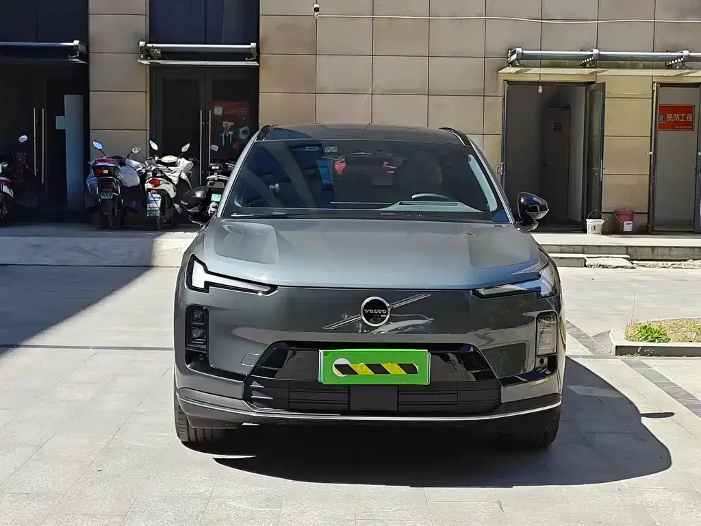 Volvo XC70 Plug-in Hybrid 2025 из CN, фото 9
