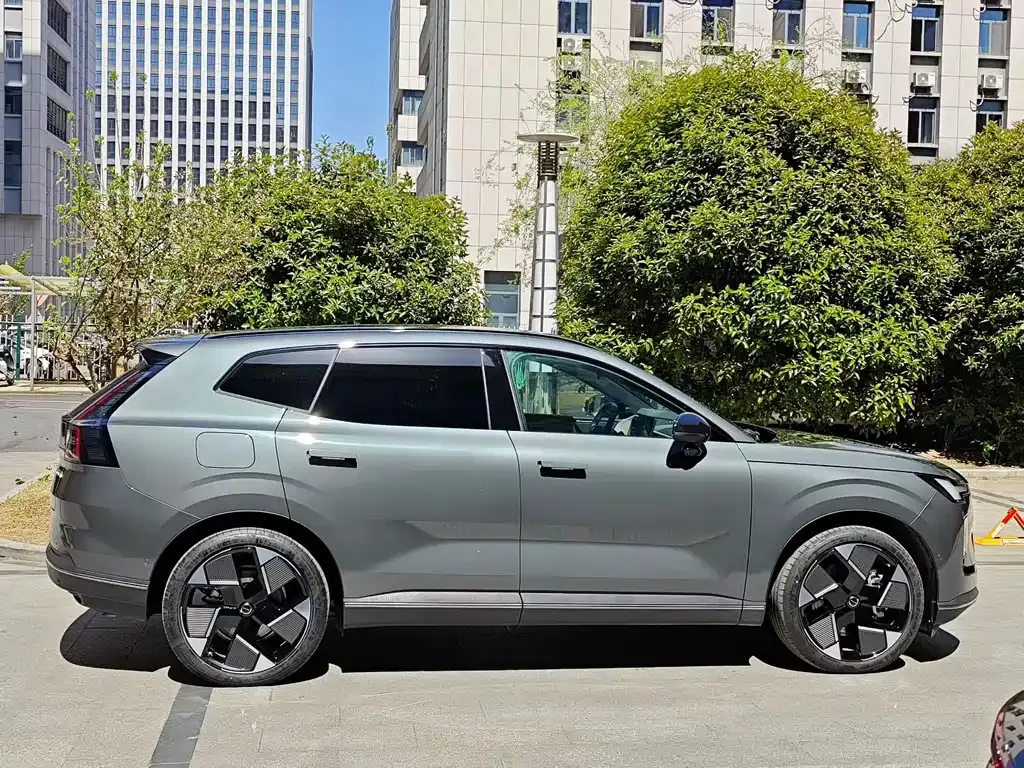 Volvo XC70 Plug-in Hybrid 2025 из CN, фото 6