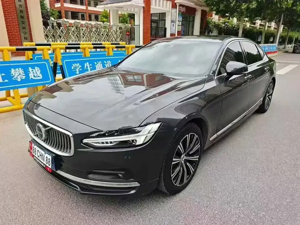 Volvo S90 — фото 1