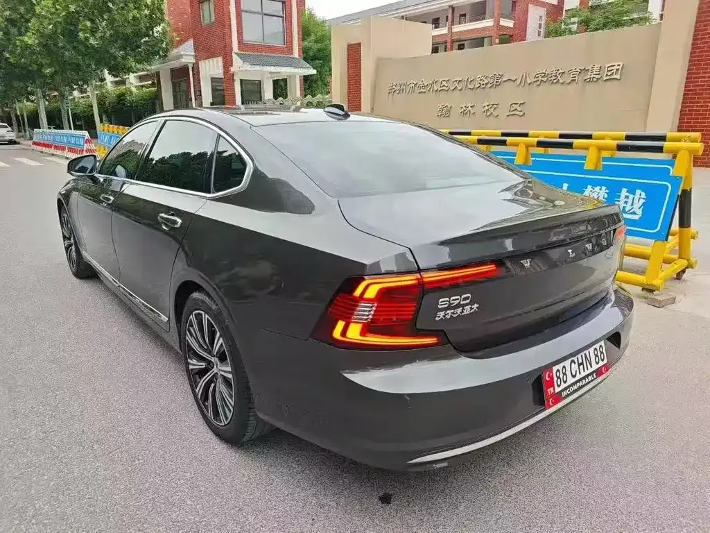 Volvo S90 — фото 4