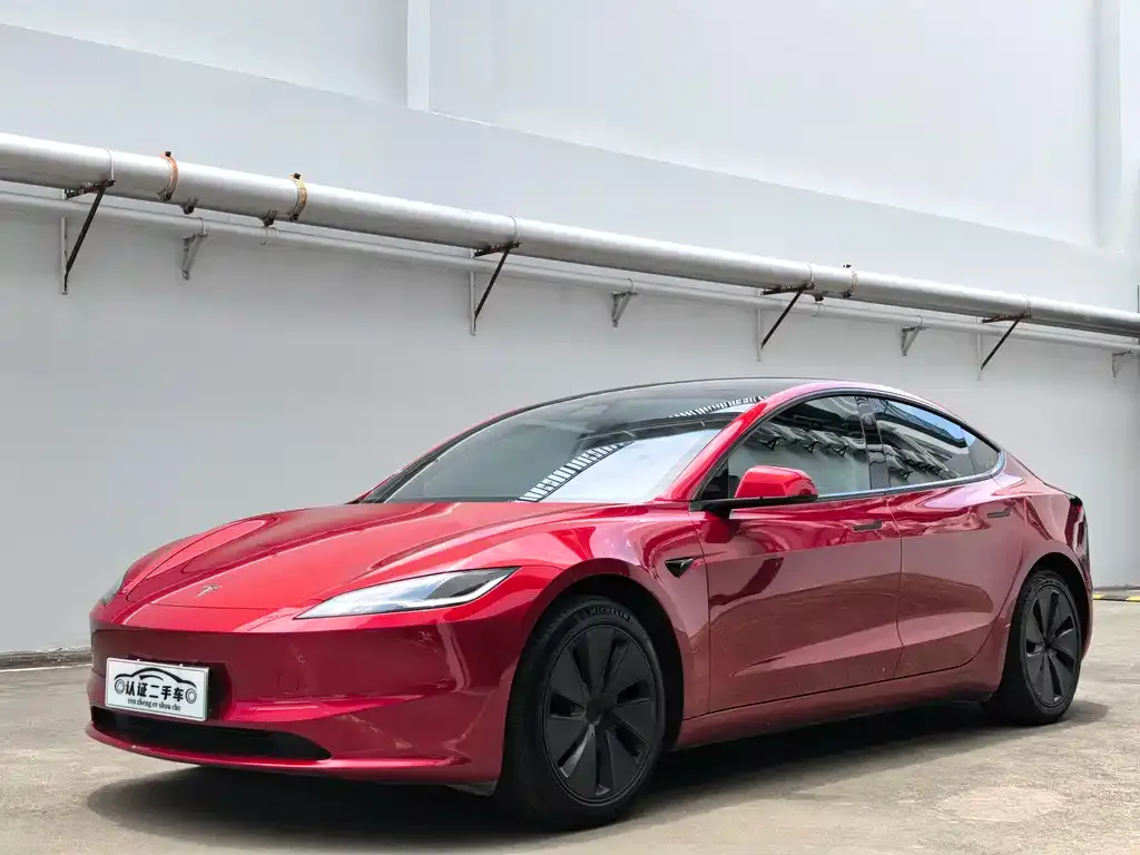 Tesla Model 3 — фото 1